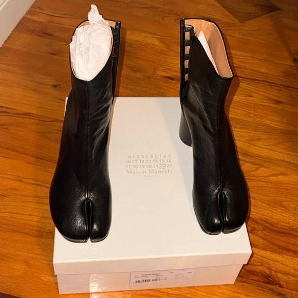 NWT Maison Martin Margiela Black Leather Tabi Ankle Boots - Picture 1 of 8